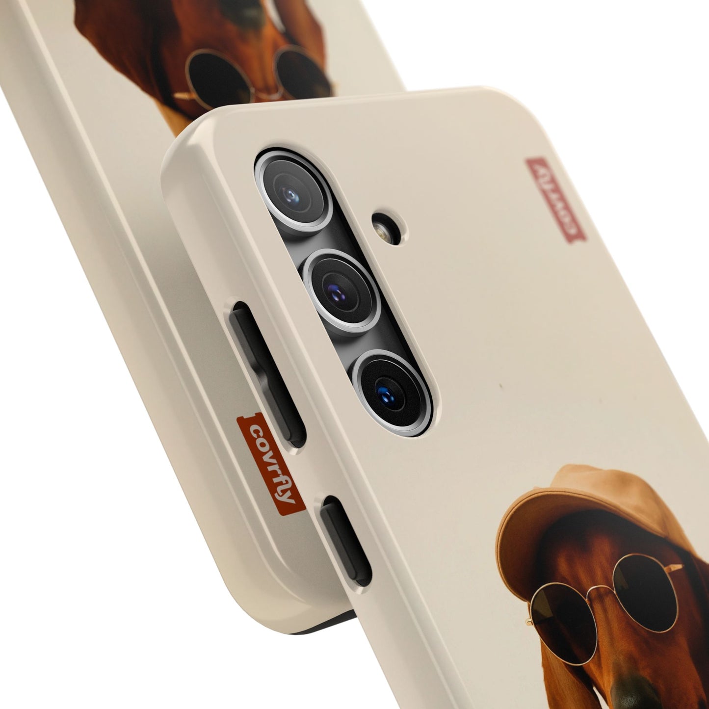 Lentes oscuros, mirada seria