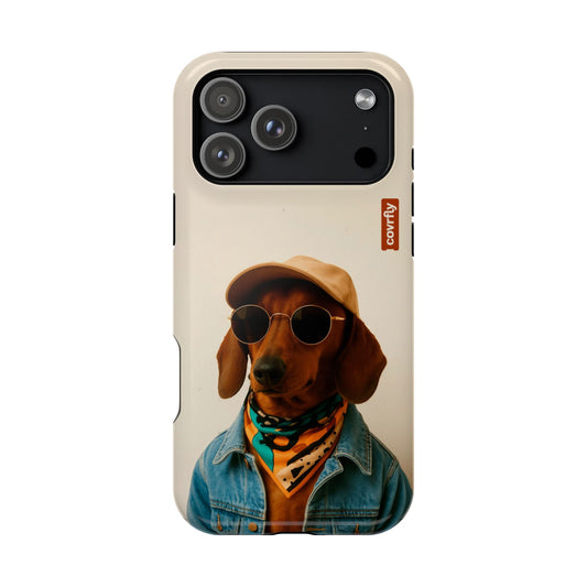 Lentes oscuros, mirada seria